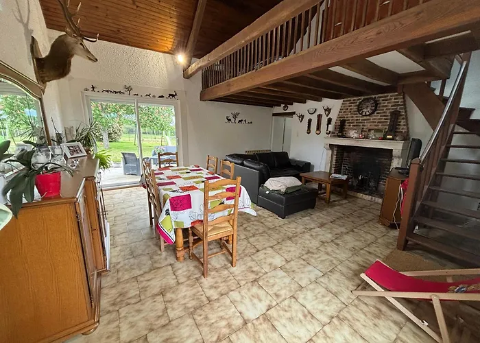 Casa vacanze Maison Avec Grand Jardin Clos En Foret De Troncais *