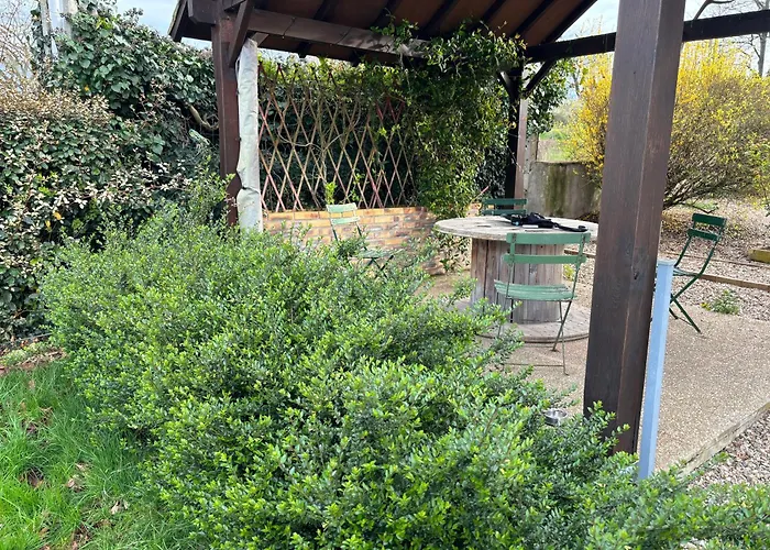 Casa vacanze Maison Avec Grand Jardin Clos En Foret De Troncais *